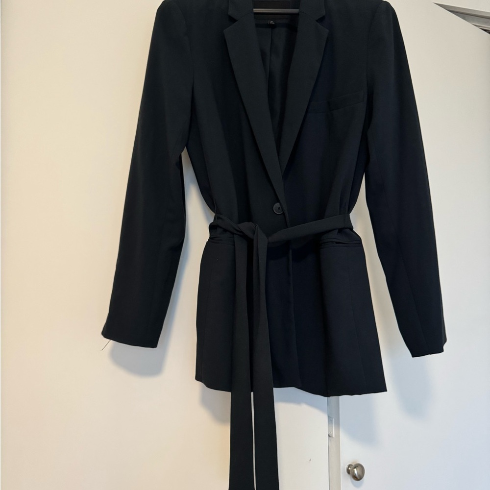 Elegant Navy Blue Banana Republic Women's Blazer